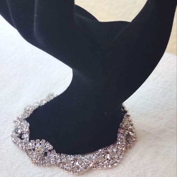 💸$13 Crystal Rhinestone Silver Infinity Bracelet Costume Jewelry - Picture 2 of 5
